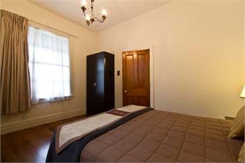 Brockworth Cottage - (Christchurch City and Country Cottages) - 