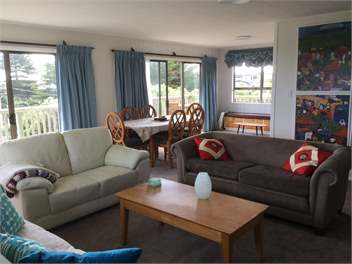 'Olde Beach Villa'  Waikanae. A wonderful ocean-view beach house - Waikanae