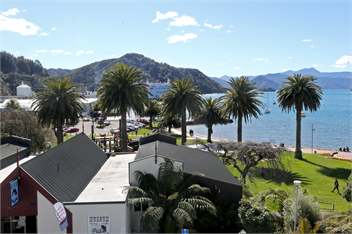 Waterfront Luxury Three Bedroom Quay Apartment - Picton
