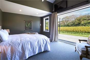 Four Bedroom Villa - Napier