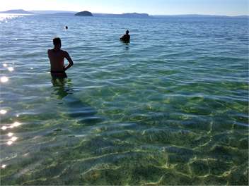 Awahuri - Waterfront River bend retreat (the Modern Bach!) - Taupo