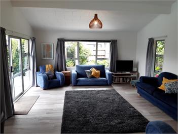 Spacious Group‑Friendly Napier Home with Pool – Ideal for Teams & Families - Napier