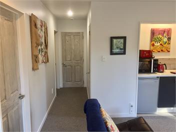 Swallow Gardens Retreat - 'Swallow's Wing' Apartment - Rangiora