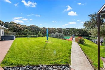 Courtside Quarters (Bachcare) - Waihi Beach