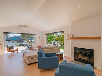 Hot Water Bach (Bachcare) - Hot Water Beach