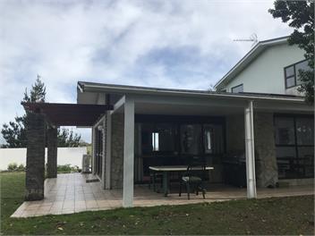 Super-sized family home, peaceful environment with stunning mountain views - New Plymouth