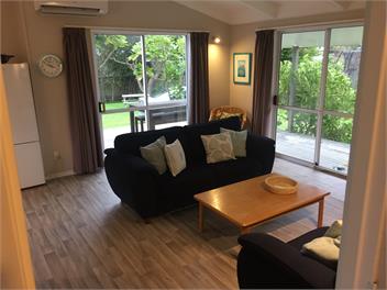 Puka Lodge Bach - Waikanae Beach