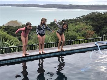 Manu bay living the dream - Raglan