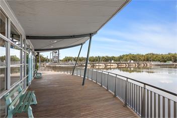 20++ Guests !! Rent Entire Pub for the Night - Echuca