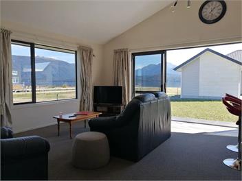 Whitestone Cottage - Te Anau Lakefront - Te Anau