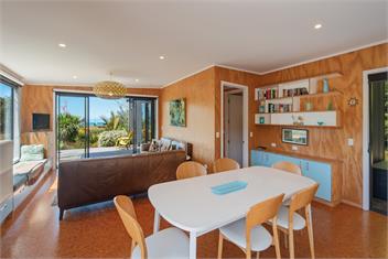 Bach 7 by the Sea - Marahau Holiday Home - Tasman