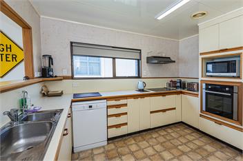 High Water Beach House, Absolute Beachfront - Whangarei