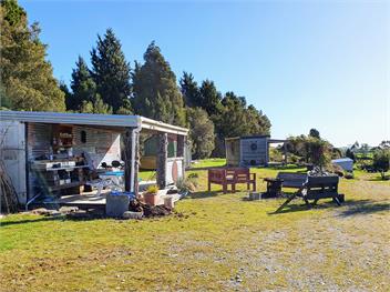 Gold Nugget Hut - Blue Spur Farmstay - Hokitika
