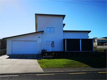 ATTRACTIVE GETAWAY ON AICKIN-200 AICKEN ROAD  - Whangamata