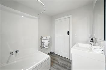 Albemarle Villa - Classic Villa with Parking & Modern Comforts - Christchurch