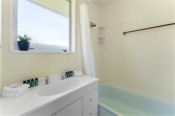 Stay at the Bay - Acacia Bay - Taupo