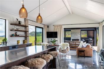 Kinloch Escape - Lake Views and Pool - Taupo