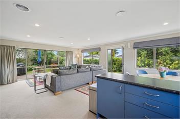 Sackville Sunshine (Bachcare) - Martinborough