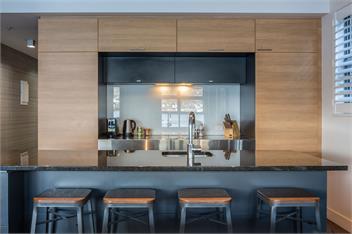 Queenstown Lakefront – 3BR Apt, Balcony & Parking - Queenstown