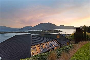 QT Paradise: Panoramic Views & Elegant Comfort - Queenstown
