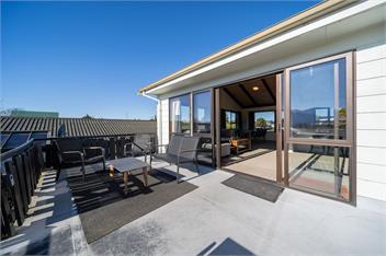 Four Peaks Matai Escape (Bachcare) - Te Anau
