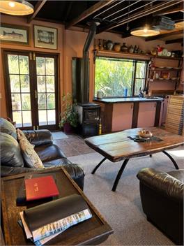 Rotoiti Rustic Retreat - 