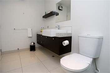Waterfront Luxury Three Bedroom Quay Apartment - Picton