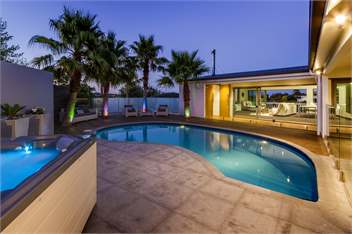 Luxury by the Sea - Auckland