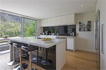 Riverview Retreat by MajorDomo - Luxury Queenstown Holiday Home - Queenstown