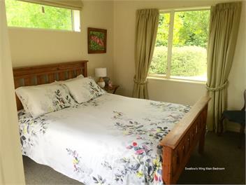 Swallow Gardens Retreat - 'Swallow's Wing' Apartment - Rangiora