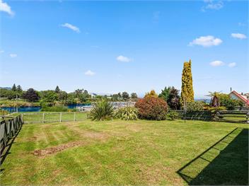 Central Riverside Retreat (Bachcare) - Taupo Central