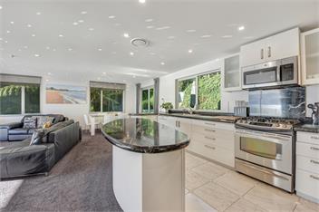 Nelson Beachfront Luxury Apartment - Nelson