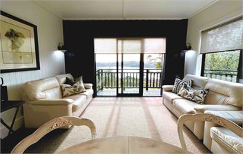 FRENCHMANS HILL Winemakers Cottage : COAST AND COUNTRY - Waiheke Island