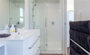 Modern, bright and warm in Lower Shotover, Queenstown - Queenstown