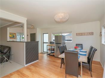 Beach House on Hetherington (Bachcare) - Whangamata
