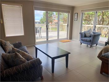 Orewa Beach House....seconds to beach - Orewa