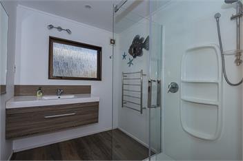 High Water Beach House, Absolute Beachfront - Whangarei