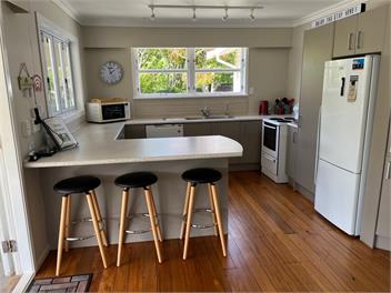 Holiday on Henare, Olde Beach Waikanae. - Waikanae