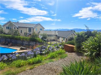 Best Views in Nelson and a Swimming Pool! - Nelson
