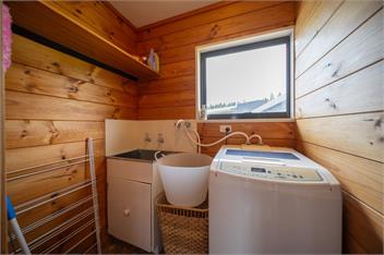The Back Hut (Bachcare) - Te Anau