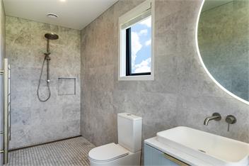 Kinloch Escape - Lake Views and Pool - Taupo