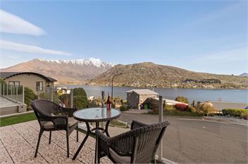 Lake Views on De La Mare Place, 3 BDR, Free Wi-Fi - Queenstown