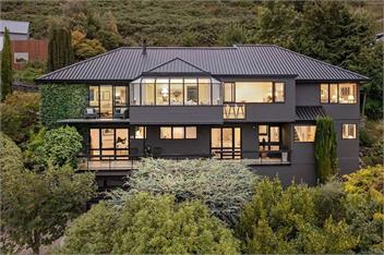 QT Paradise: Panoramic Views & Elegant Comfort - Queenstown