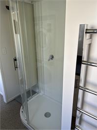 Family retreat in town - sleeps 5 - Raglan