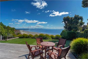 Beachfront Retreat - Architectural & Ocean Views -