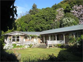 "Reomoana" Self-contained unit - Mahia Peninsula