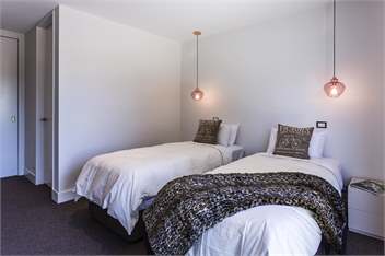 Lakehouse Joela | Prime Location + Luxury Living - Queenstown