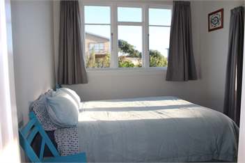 Light & Clean Family Friendly Beach Bach - Waverley, Taranaki