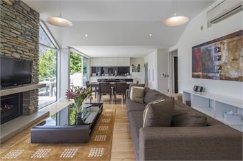 Riverview Retreat by MajorDomo - Luxury Queenstown Holiday Home - Queenstown