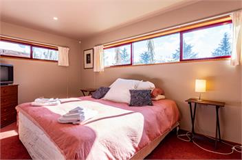 Cornish Point Holiday Home - Cromwell